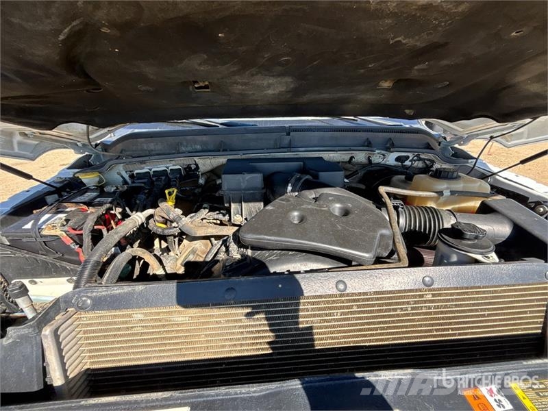 Ford F-350 XLT 4x4 Crew Cab Pickup Kita