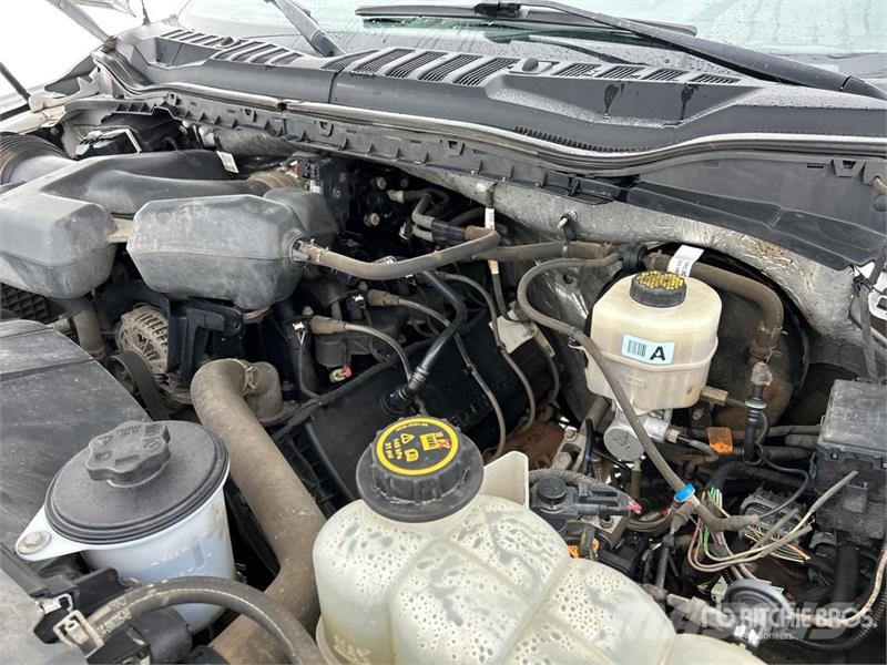 Ford F-350 XLT 4x4 Crew Cab Pickup Ostalo