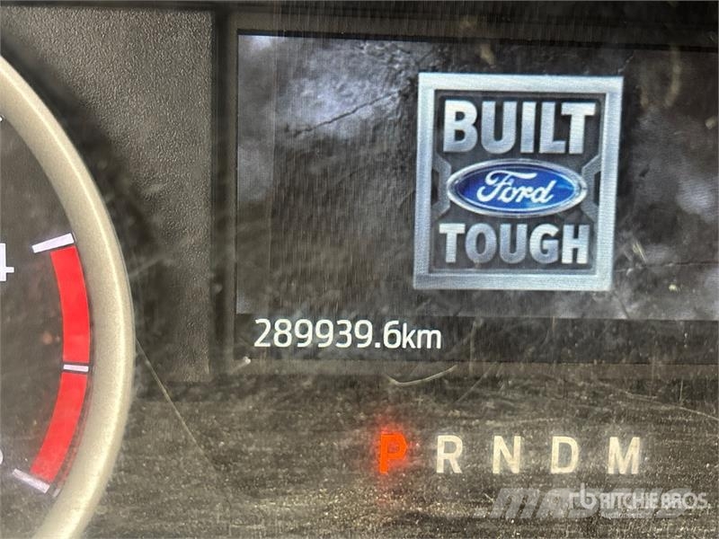 Ford F-350 XLT 4x4 Crew Cab Pickup (Inoperable) Övriga bilar