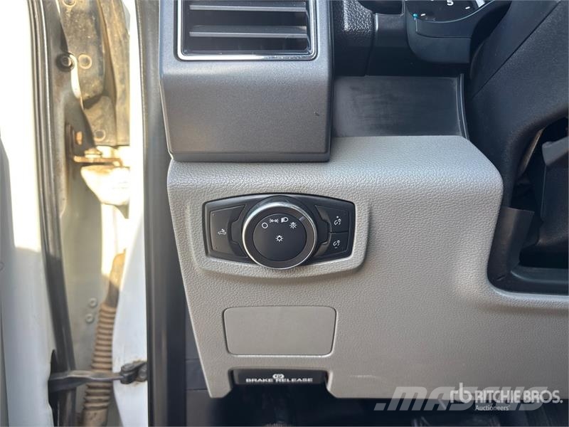 Ford F-350 XLT 4x4 Crew Cab Pickup Anders