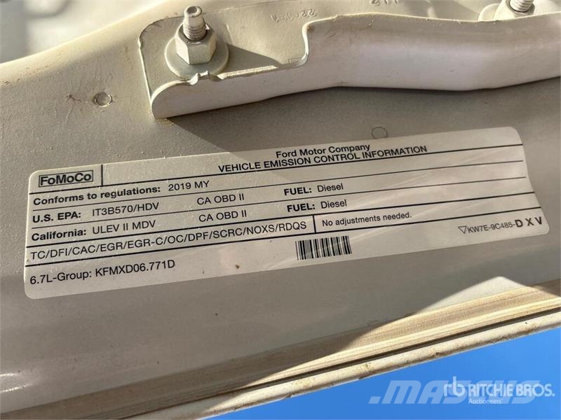 Ford F-350 XLT 4x4 Crew Cab Pickup Ostalo