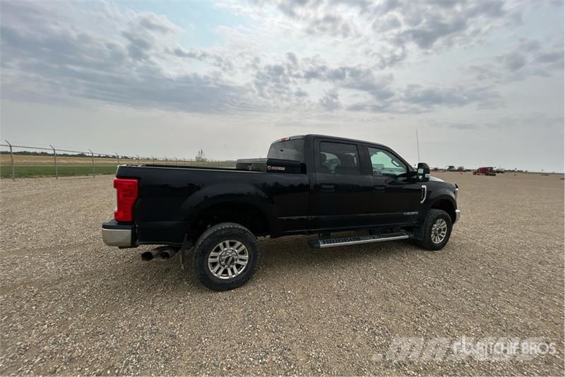 Ford F-350 XLT 4x4 Crew Cab Pickup Άλλα Vans