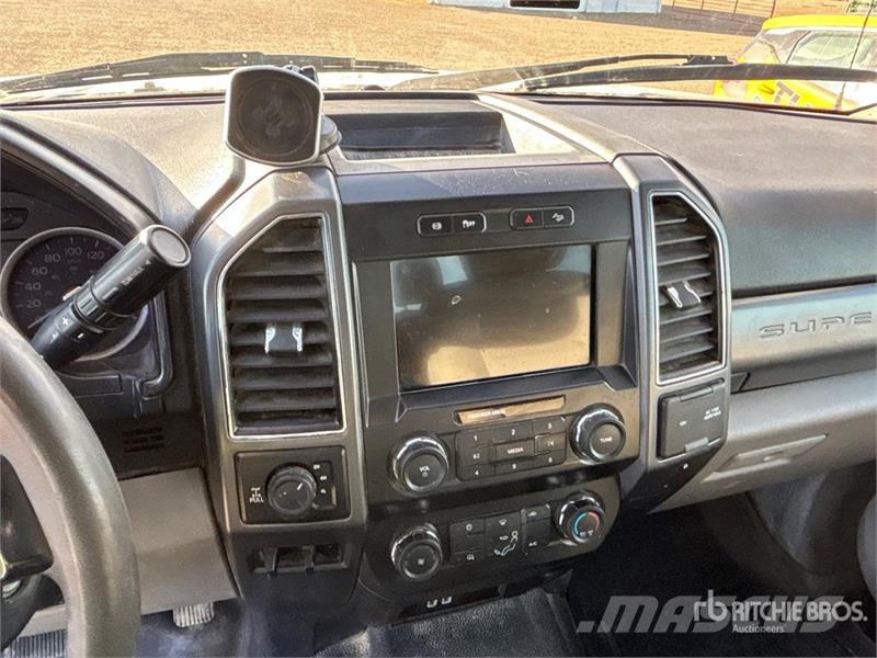 Ford F-350 XLT 4x4 Crew Cab Pickup Ostalo