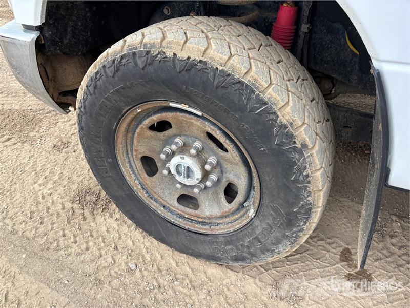 Ford F-350 XLT 4x4 Crew Cab Pickup Ostalo