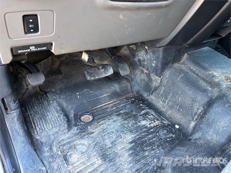 Ford F-350 XLT 4x4 Crew Cab Pickup Other