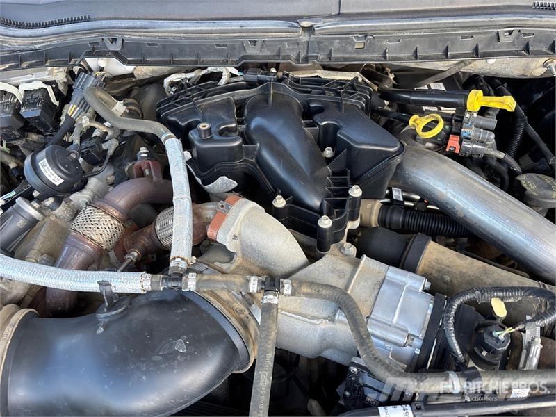 Ford F-350 XLT 4x4 Crew Cab Pickup Other
