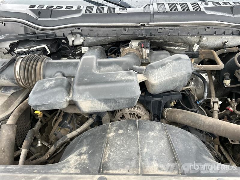 Ford F-350 XLT 4x4 Crew Cab Pickup Ostalo