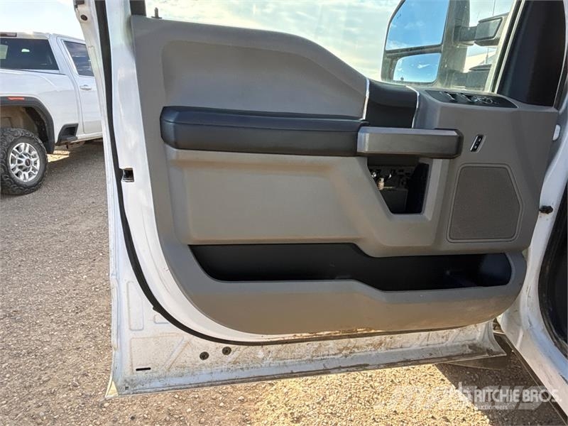 Ford F-350 XLT 4x4 Crew Cab Pickup Ostalo