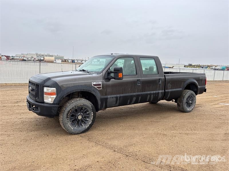 Ford F-350 XLT 4x4 Crew Cab Pickup Andre varebiler