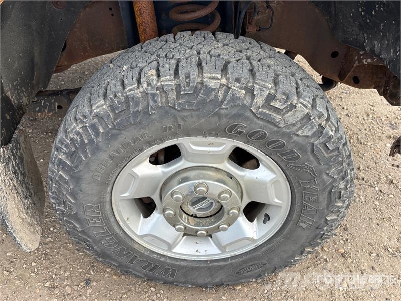 Ford F-350 XLT 4x4 Crew Cab Pickup 其他