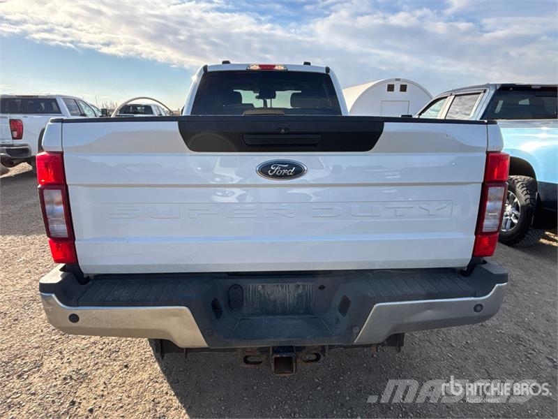 Ford F-350 XLT 4x4 Crew Cab Pickup Ostalo