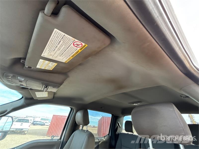 Ford F-350 XLT 4x4 Crew Cab Pickup (Inoperable) Övriga bilar