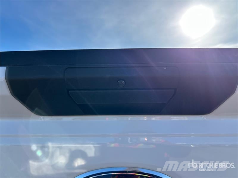 Ford F-350 XLT 4x4 Crew Cab Pickup أخرى