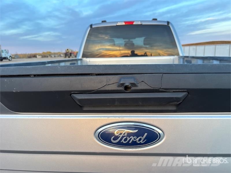 Ford F-350 XLT 4x4 Crew Cab Pickup Ostalo