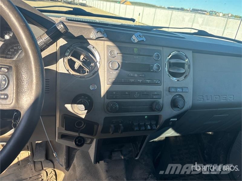 Ford F-350 XLT 4x4 Crew Cab Hi-Rail Pickup Прочие фургоны