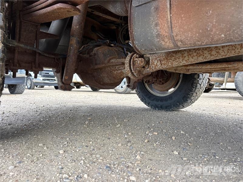 Ford F-350 XLT 4x4 Crew Cab Pickup 其他