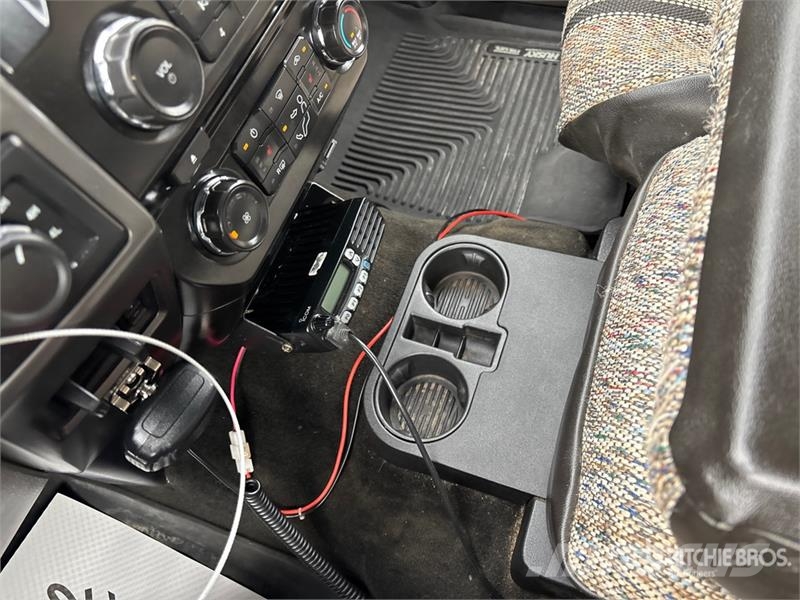 Ford F-350 XLT 4x4 Crew Cab Pickup Ostalo