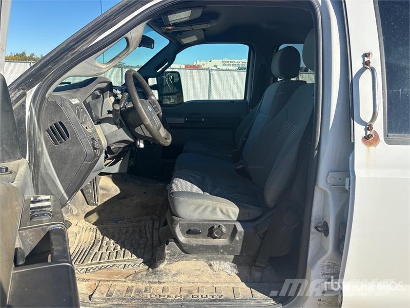 Ford F-350 XLT 4x4 Crew Cab Hi-Rail Pickup Прочие фургоны
