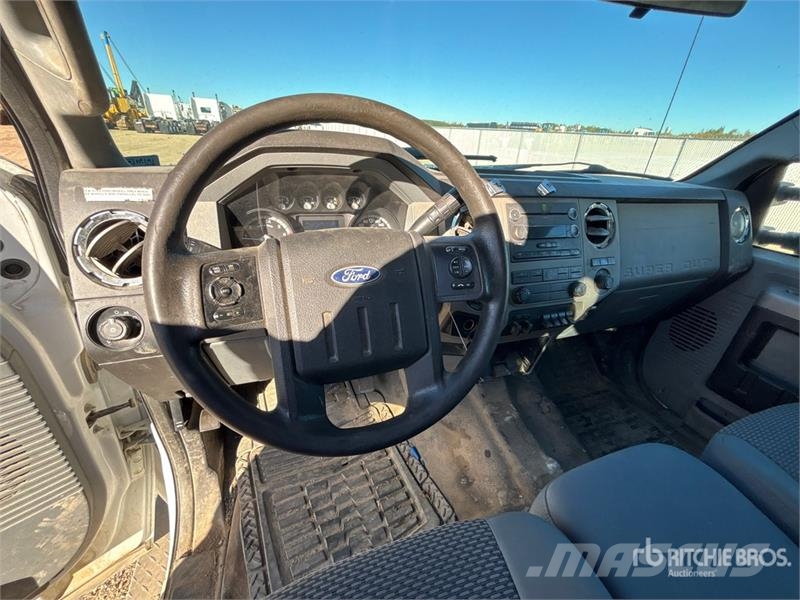 Ford F-350 XLT 4x4 Crew Cab Hi-Rail Pickup Прочие фургоны