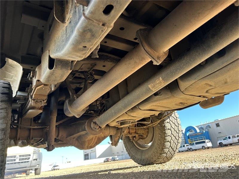 Ford F-350 XLT 4x4 Crew Cab Pickup Drugi