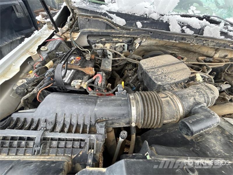 Ford F-350 XLT 4x4 Crew Cab Pickup (Inoperable) Muu
