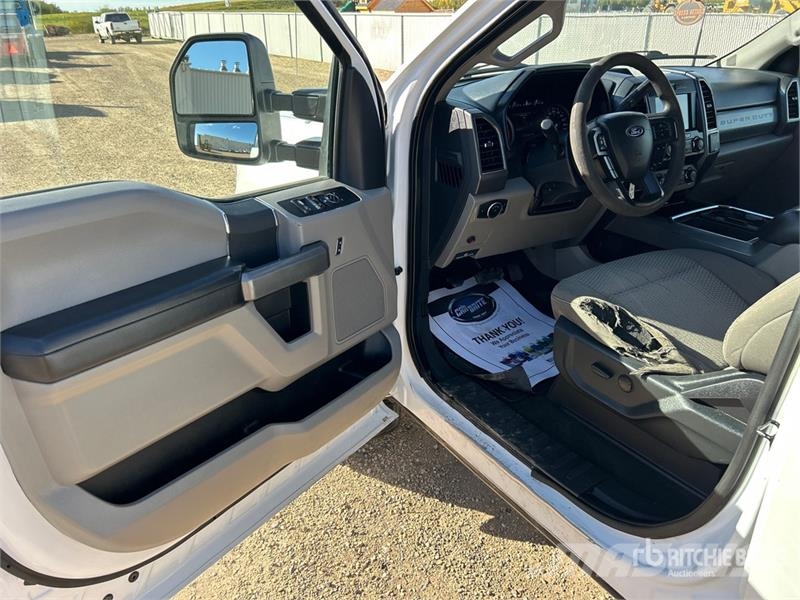 Ford F-350 XLT 4x4 Crew Cab Pickup Drugi