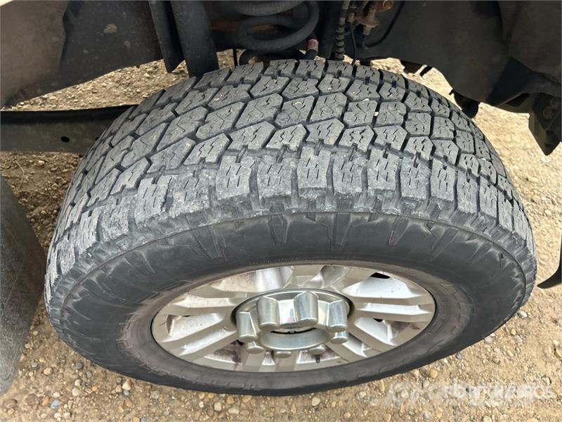 Ford F-350 XLT 4x4 Crew Cab Pickup Egyéb