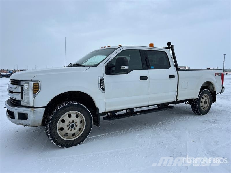 Ford F-350 XLT 4x4 Crew Cab Pickup Ostalo