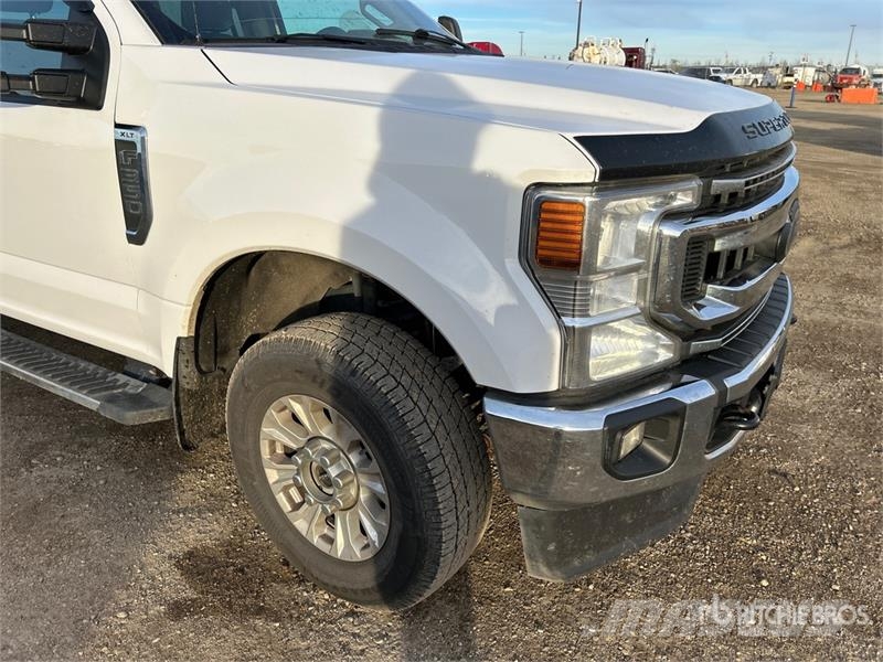 Ford F-350 XLT 4x4 Crew Cab Pickup أخرى