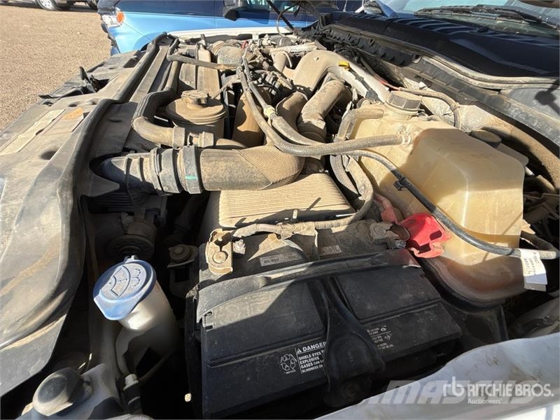 Ford F-350 XLT 4x4 Crew Cab Pickup Ostalo