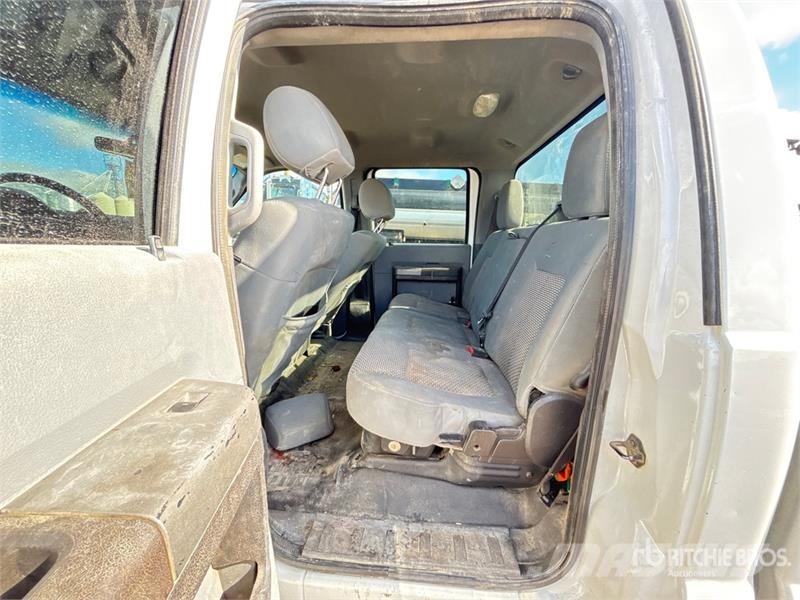 Ford F-350 XLT 4x4 Crew Cab Pickup Drugi
