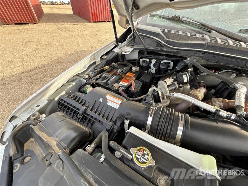 Ford F-350 XLT 4x4 Crew Cab Pickup (Inoperable) Övriga bilar