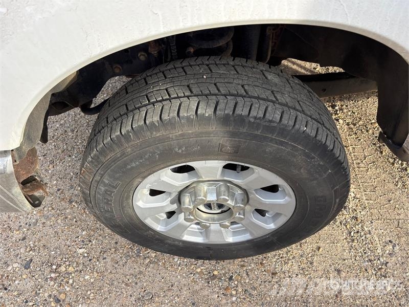 Ford F-350 XLT 4x4 Crew Cab Pickup (Inoperable) Övriga bilar