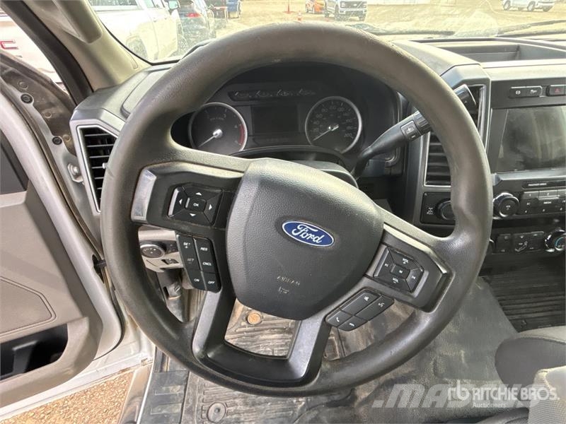 Ford F-350 XLT 4x4 Crew Cab Pickup Ostalo