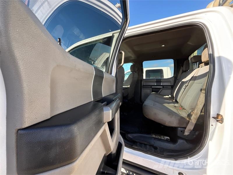 Ford F-350 XLT 4x4 Crew Cab Utility Truck Пікапи / Бічне розвантаження