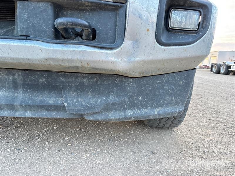 Ford F-350 XLT 4x4 Crew Cab Pickup Ostalo