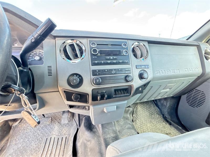 Ford F-350 XLT 4x4 Crew Cab Pickup Drugi