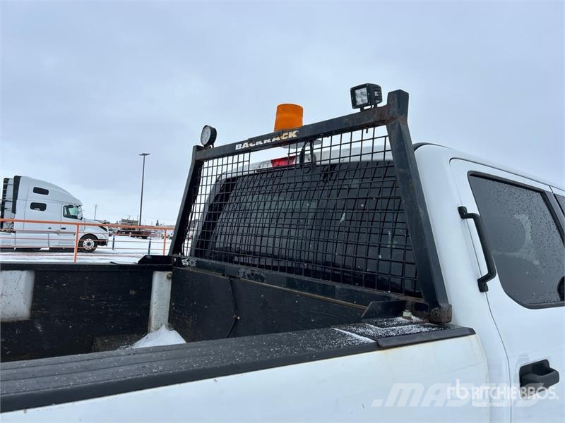 Ford F-350 XLT 4x4 Crew Cab Pickup Ostalo