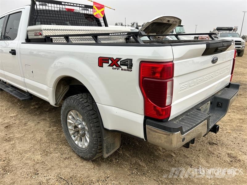 Ford F-350 XLT 4x4 Crew Cab Pickup أخرى