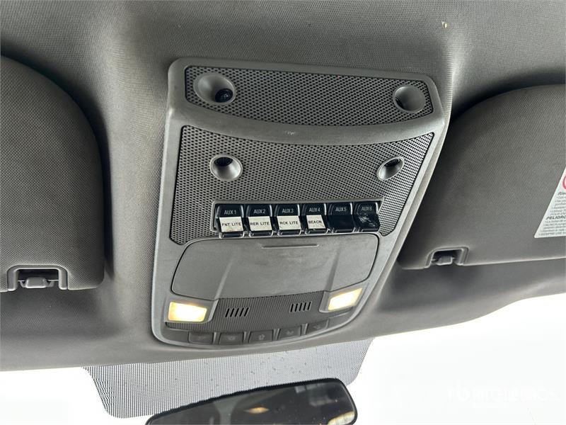 Ford F-350 XLT 4x4 Crew Cab Pickup Ostalo