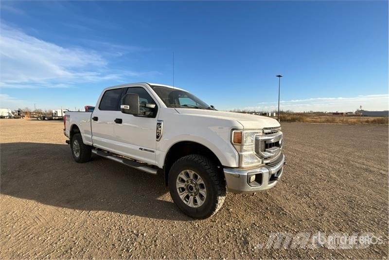 Ford F-350 XLT 4x4 Crew Cab Pickup Ostalo