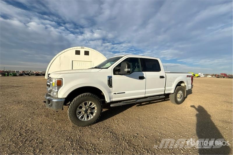 Ford F-350 XLT 4x4 Crew Cab Pickup Ostalo