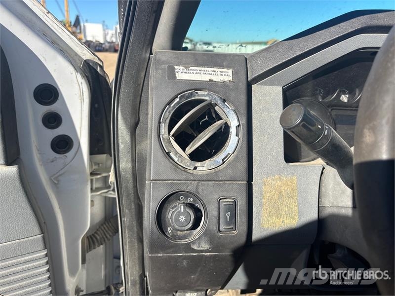 Ford F-350 XLT 4x4 Crew Cab Hi-Rail Pickup Прочие фургоны