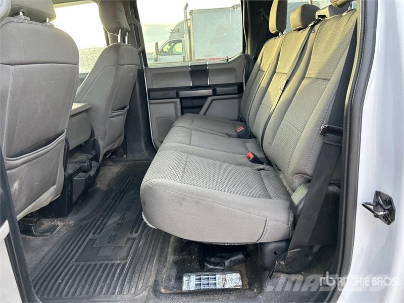 Ford F-350 XLT 4x4 Crew Cab Pickup أخرى