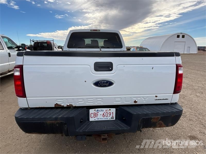 Ford F-350 XLT 4x4 Crew Cab Pickup 其他