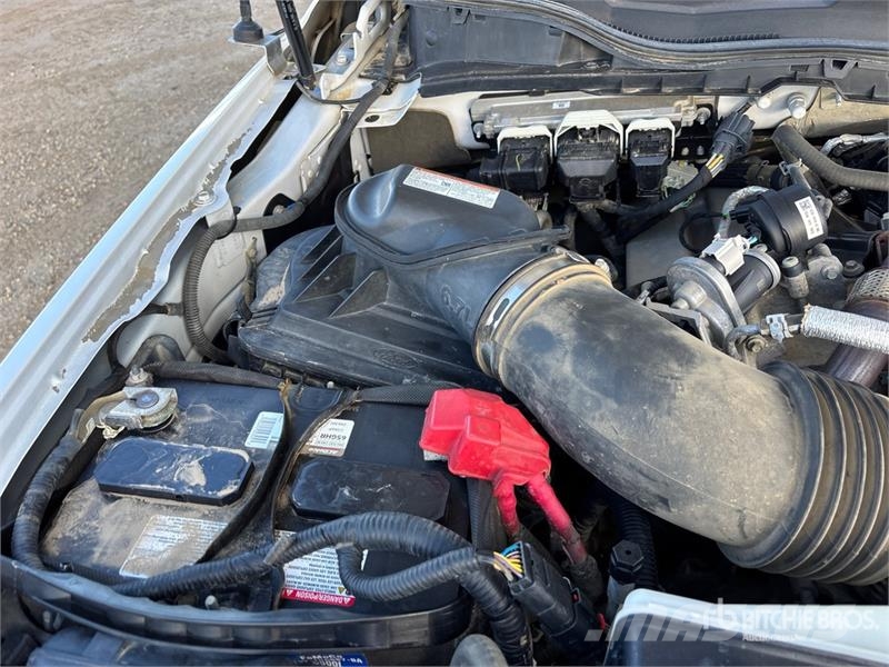 Ford F-350 XLT 4x4 Crew Cab Pickup Other