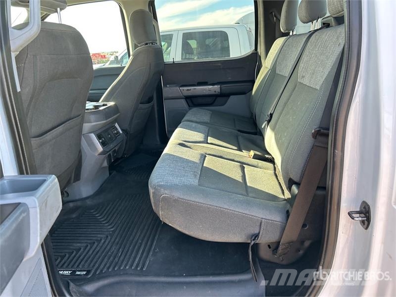 Ford F-350 XLT 4x4 Crew Cab Pickup أخرى