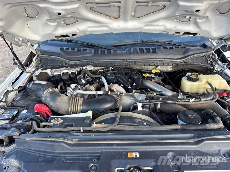 Ford F-350 XLT 4x4 Crew Cab Pickup Other