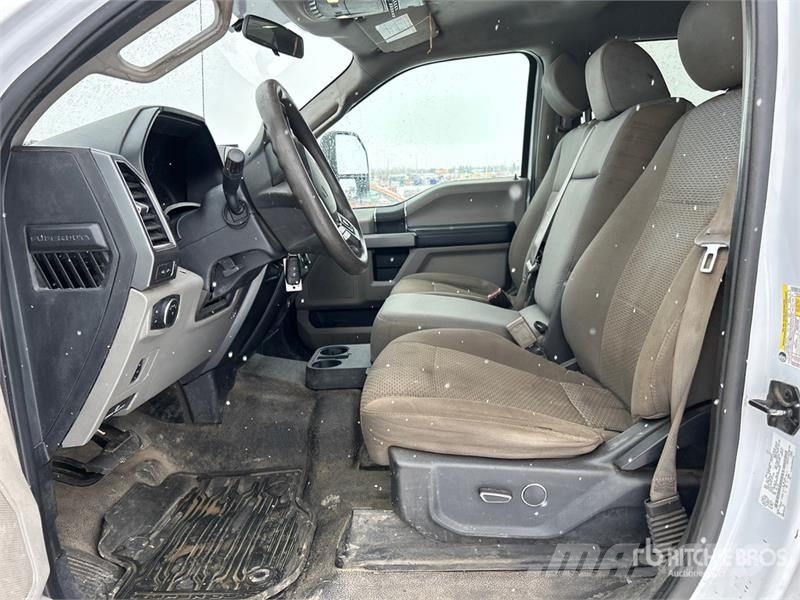 Ford F-350 XLT 4x4 Crew Cab Pickup Ostalo