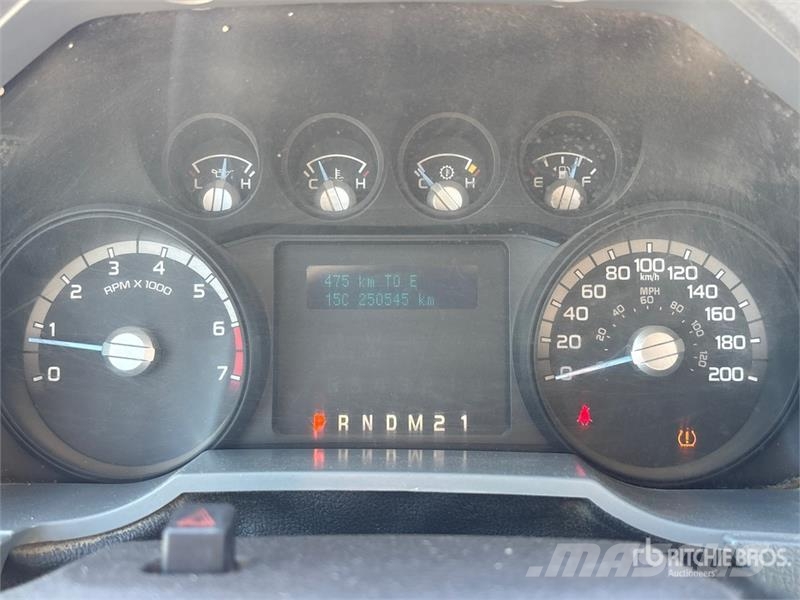 Ford F-350 XLT 4x4 Crew Cab Pickup Kita